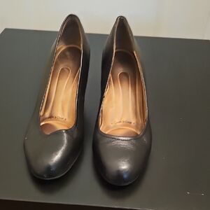 Sofft Black Leather Heels with Timeless Design